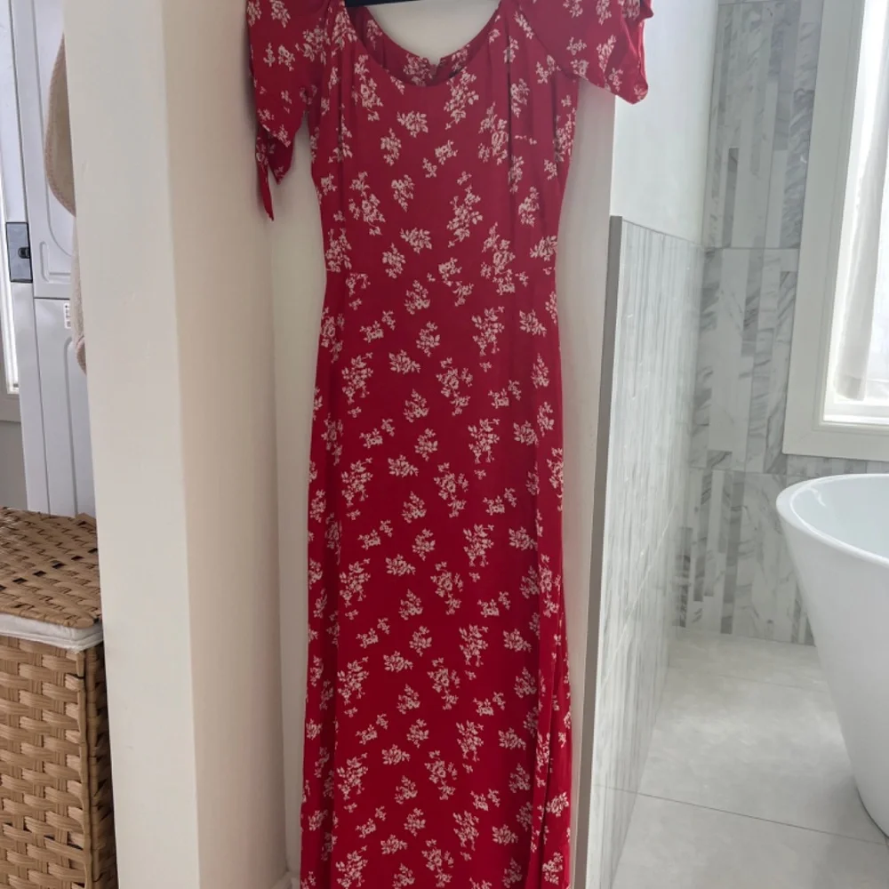 Reformation Red dress with ties on short sleeves - size xs - Picture 2 of 5